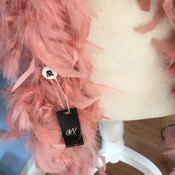 Chantelle Feather boa Italian scarf pink new with tags - Picture 2 of 4